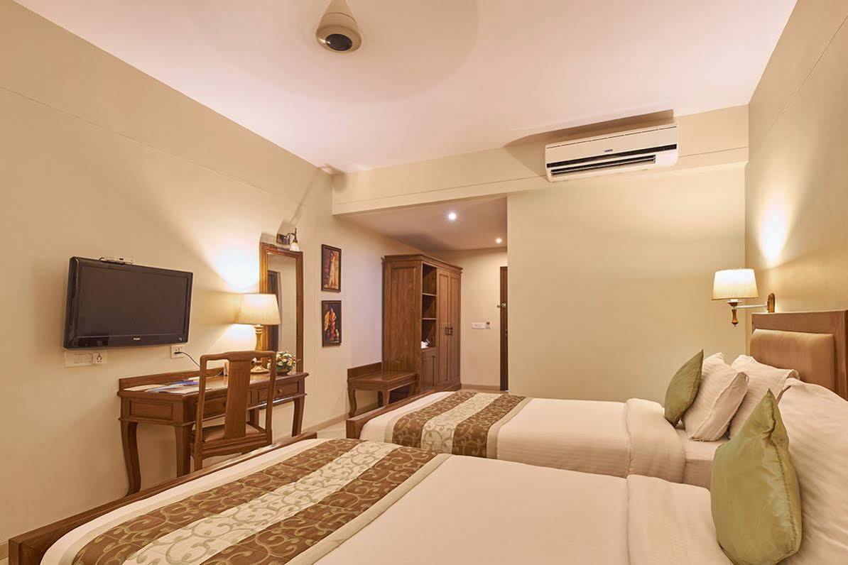 Uday Suites - The Airport Hotel Thiruvananthapuram Εξωτερικό φωτογραφία